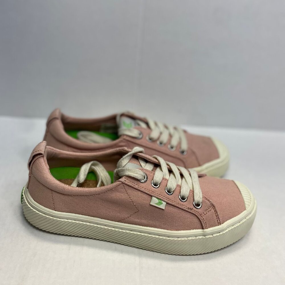 Cariuma OCA Low Canvas Sneakers Pink Women's Size 7.5